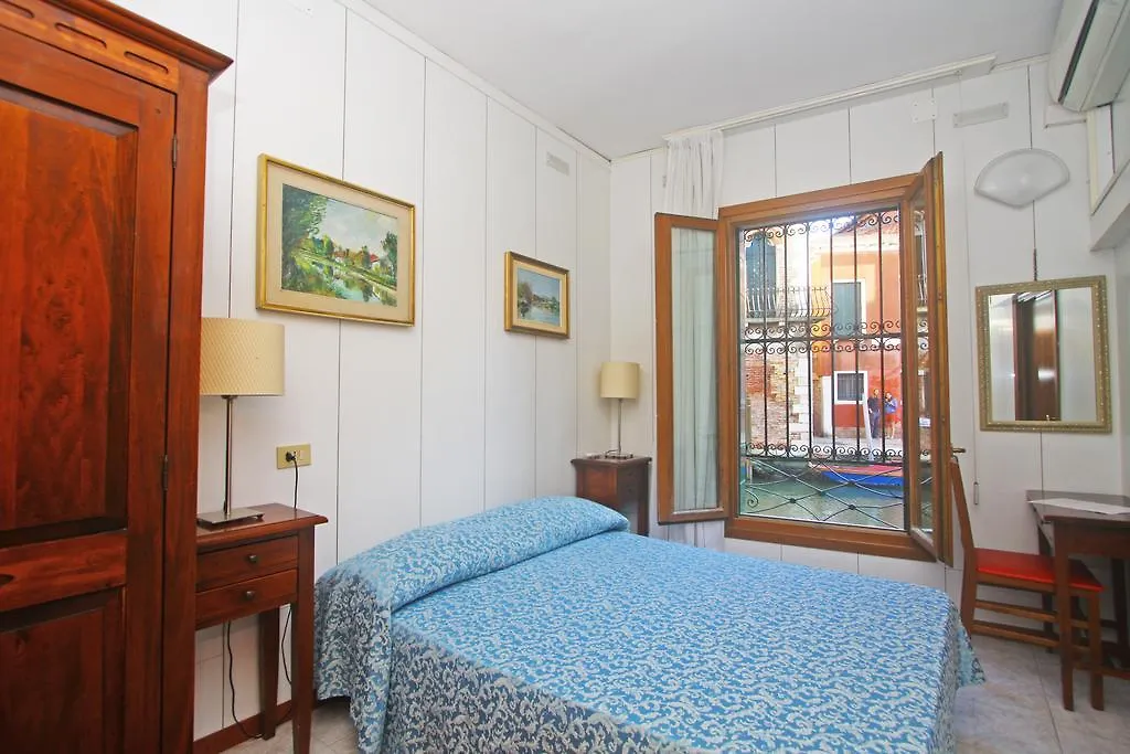 Hotel Dalla Mora Venice 0*,